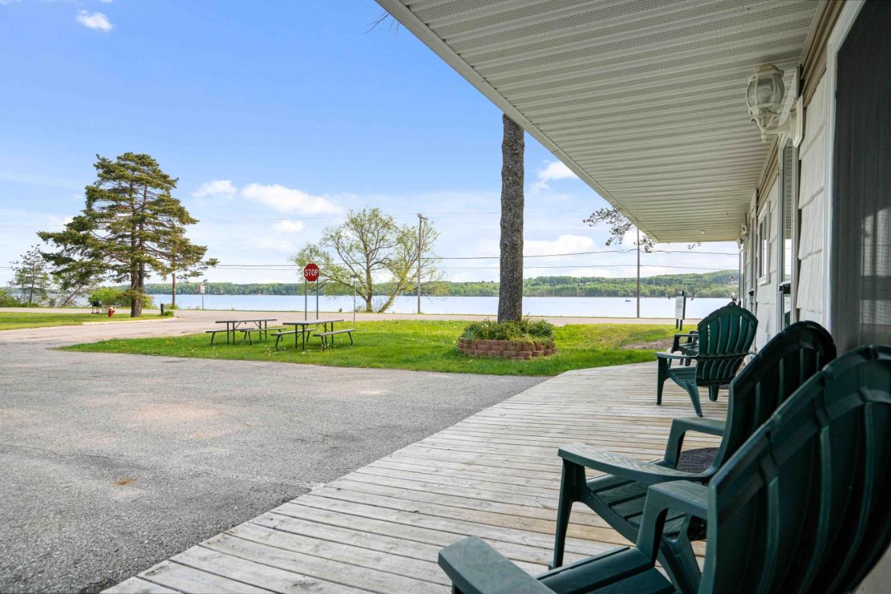 | South Arm Retreats
