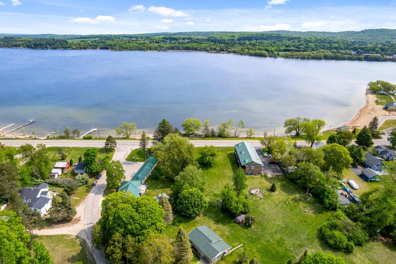| South Arm Retreats