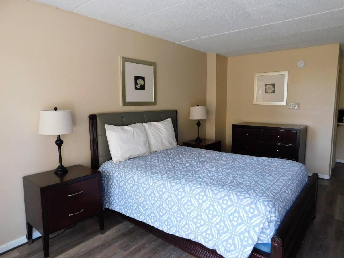 Deluxe Room at APM Inn and Suites