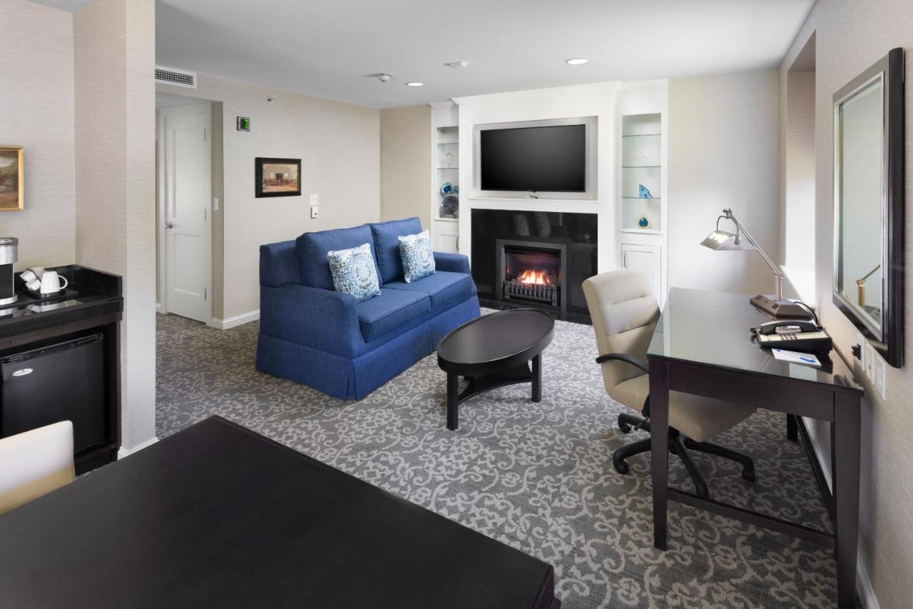 | Andover Inn