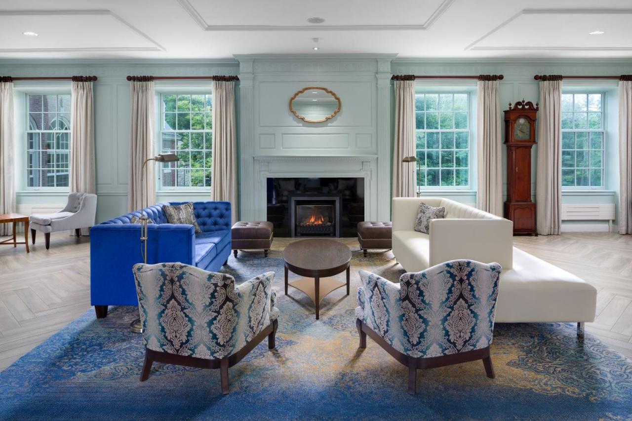 | Andover Inn