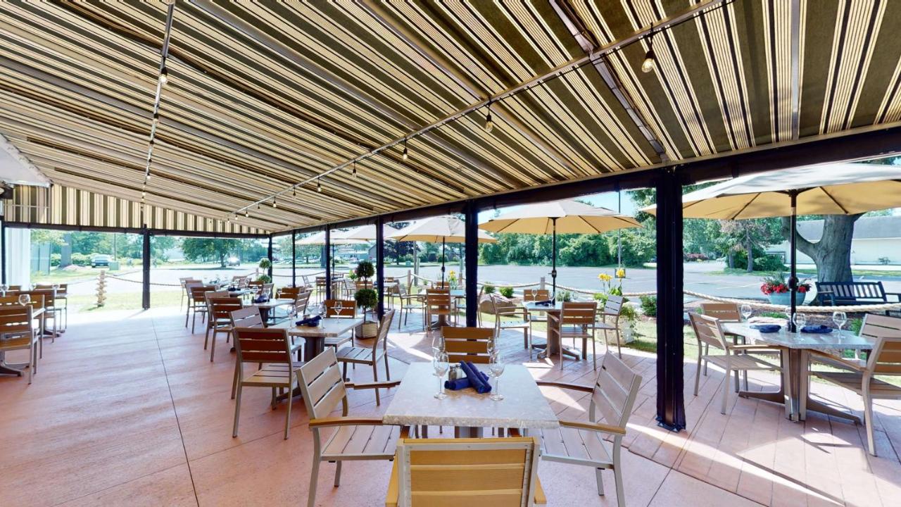 | Best Western Plus Windjammer Inn & Conference Center