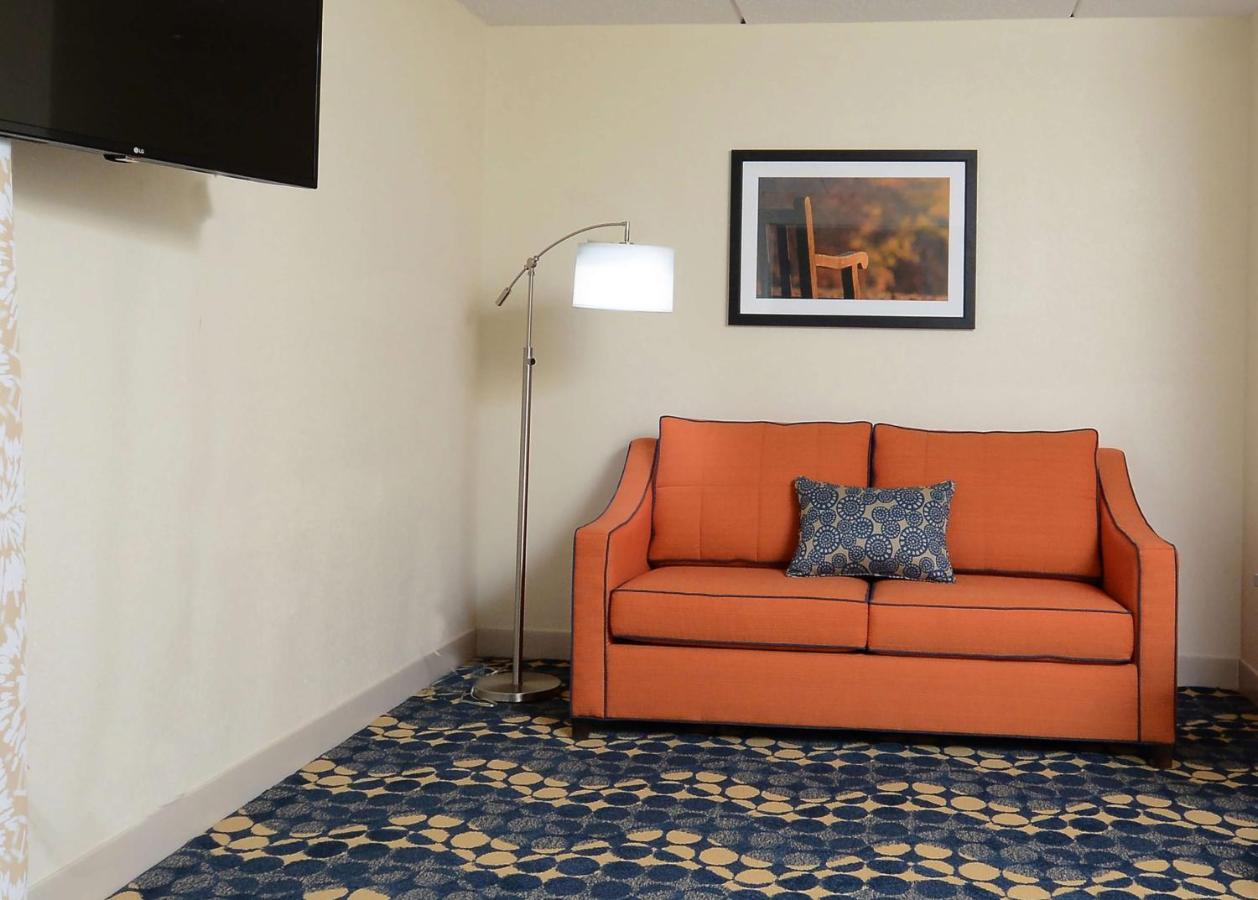 | Hampton Inn Roxboro