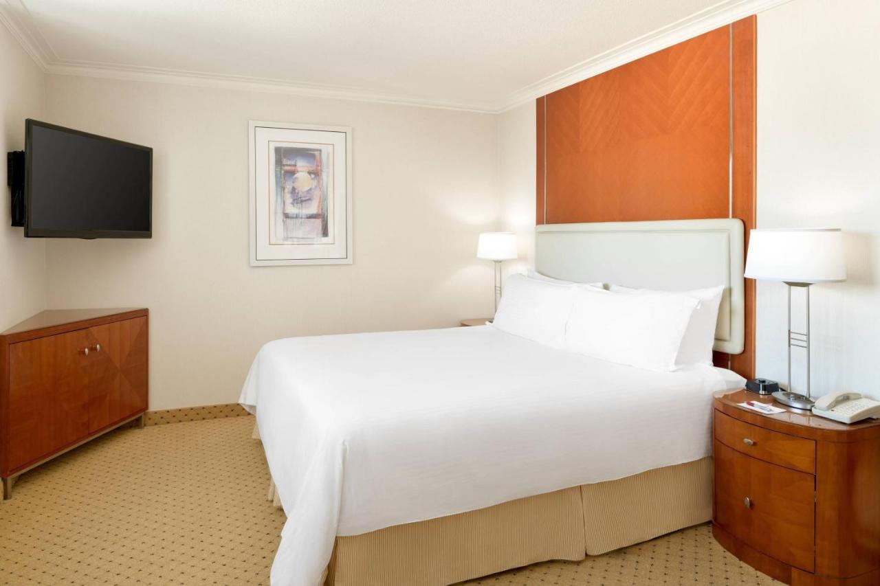 1 King, 1 Bedroom Larger Suite at San Diego Marriott Gaslamp Quarter