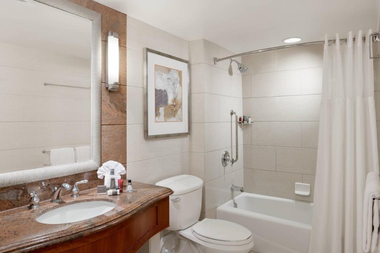 1 King, 1 Bedroom Junior Suite at San Diego Marriott Gaslamp Quarter