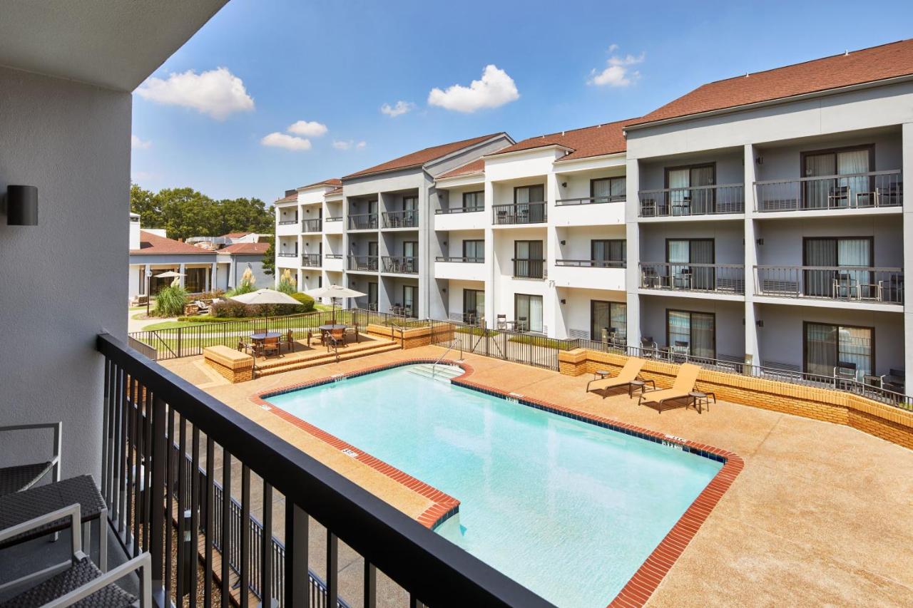 One-Bedroom Suite with Courtyard View at Courtyard by Marriott Memphis East/Park Avenue