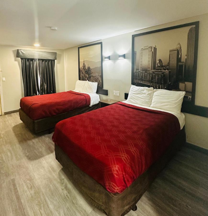 Double Room with Two Double Beds - Smoking at Econo Lodge Union City - Atlanta South