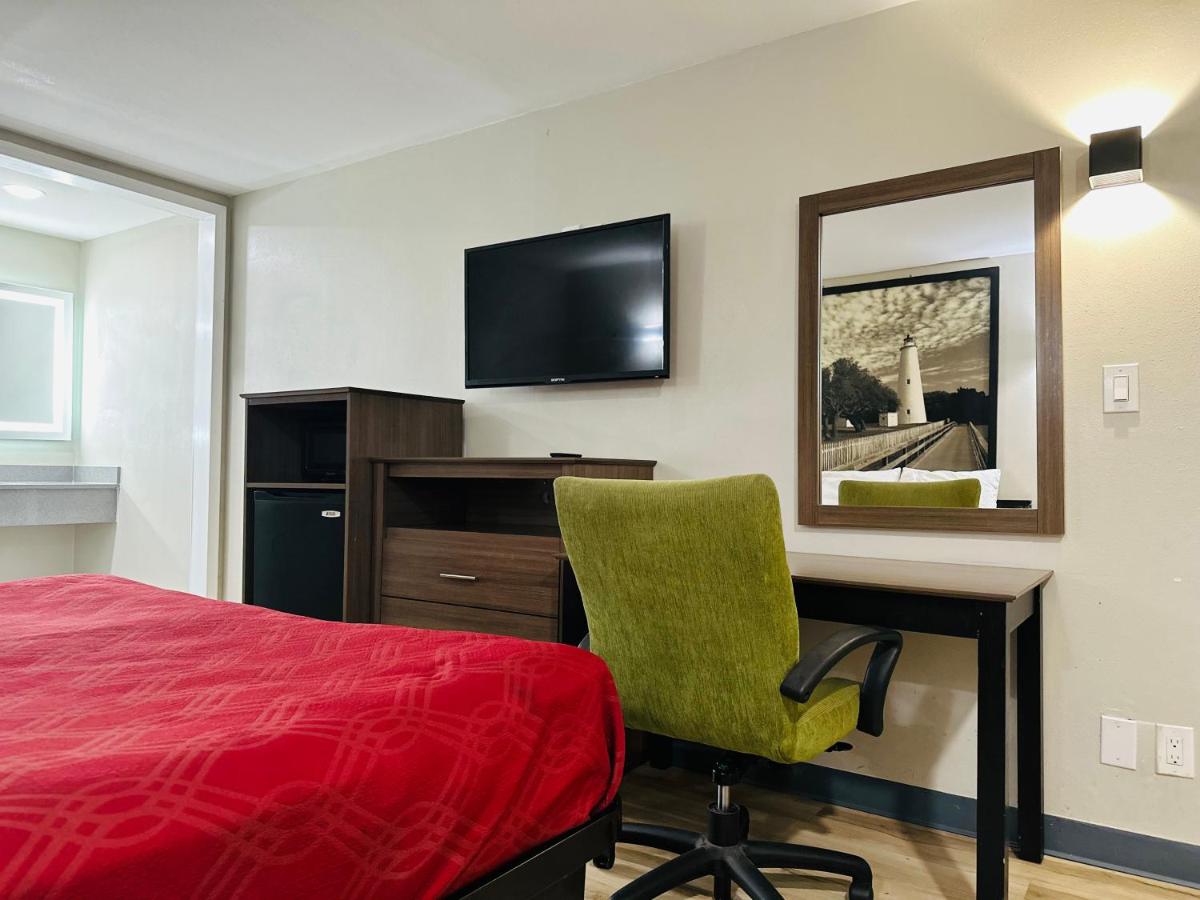Double Room with Two Double Beds - Smoking at Econo Lodge Union City - Atlanta South