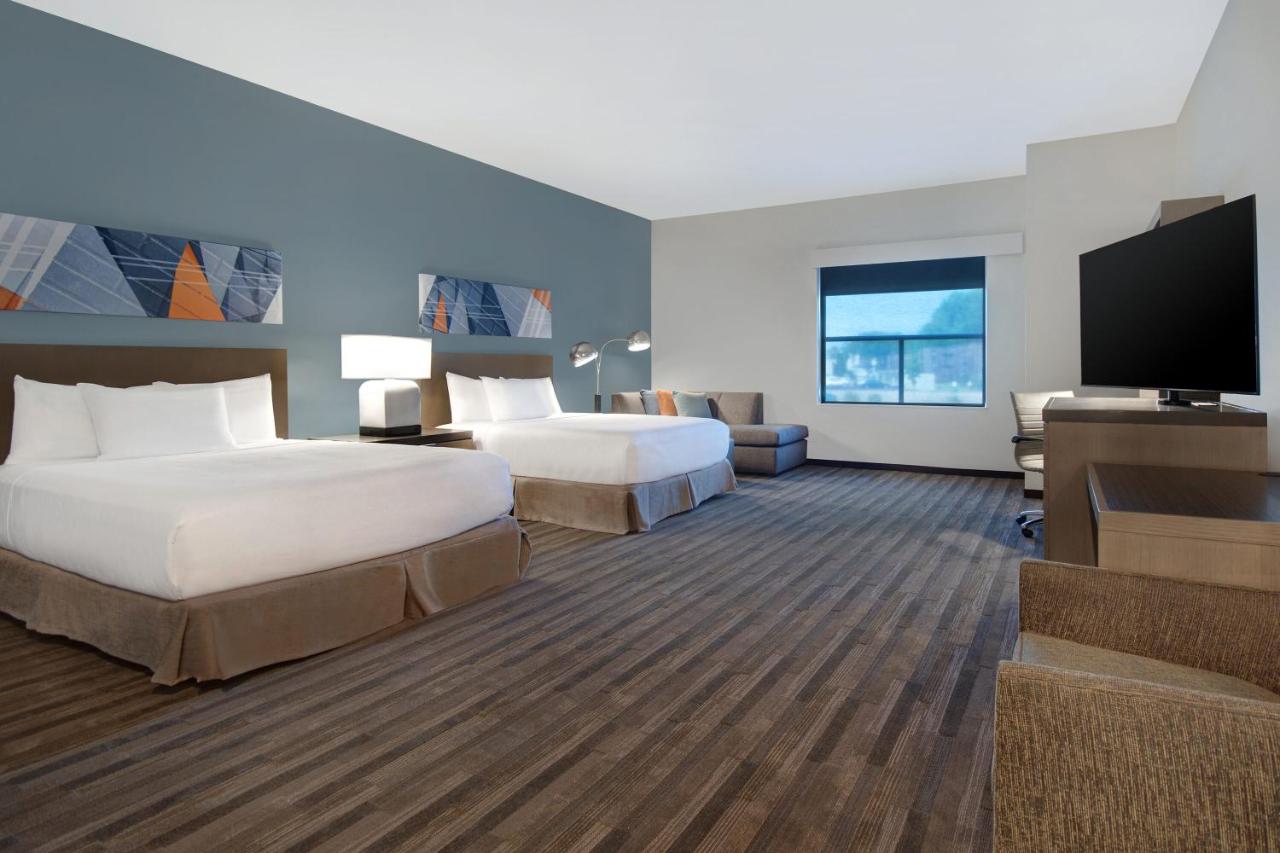 Queen Room with Two Queen Beds and Roll-In Shower - Disability Access at Hyatt House Mall Of America Msp Airport