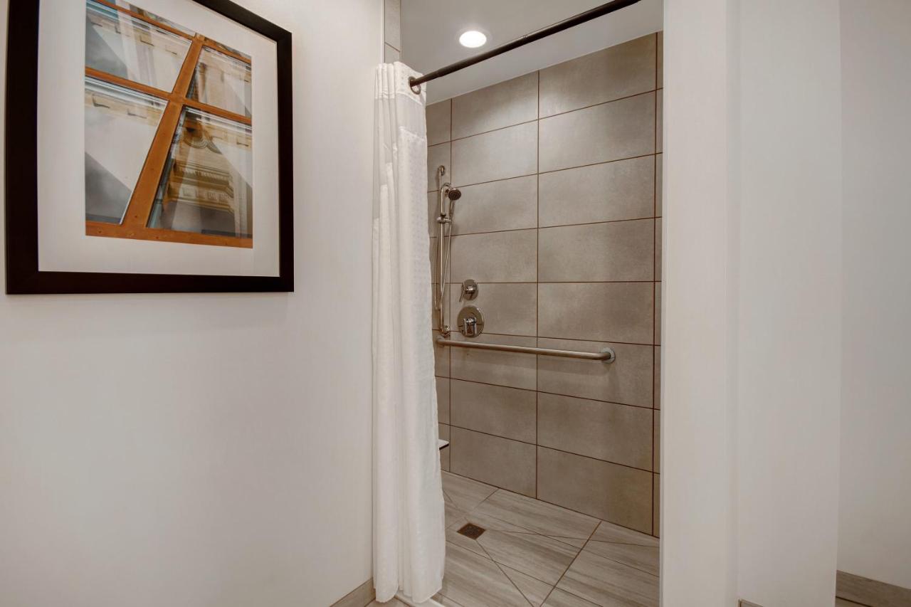 King Studio Suite with Kitchen and Roll-In Shower - Disability Access at Hyatt House Mall Of America Msp Airport