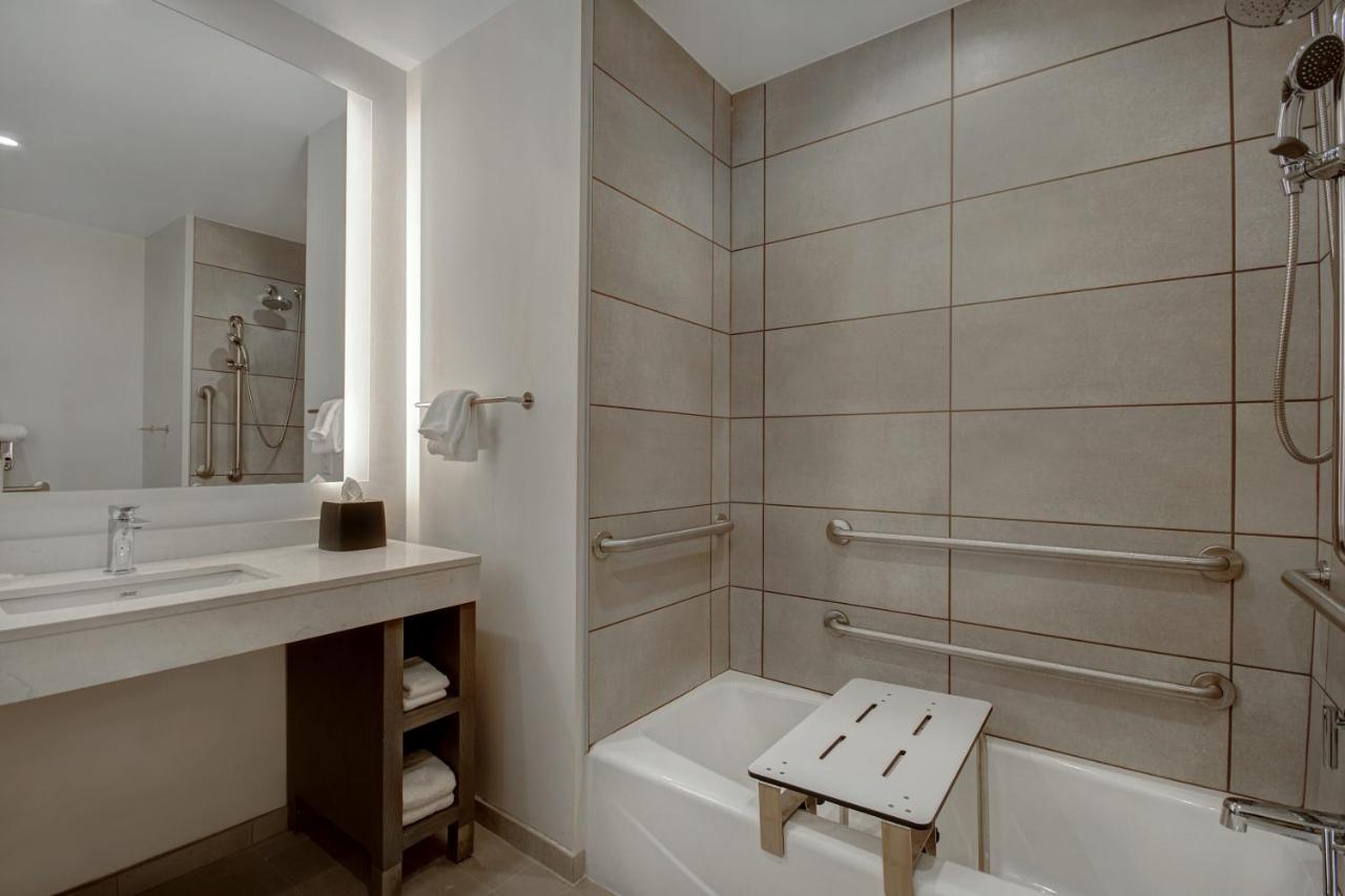 King Studio Suite with Kitchen and Tub - Disability Access at Hyatt House Mall Of America Msp Airport