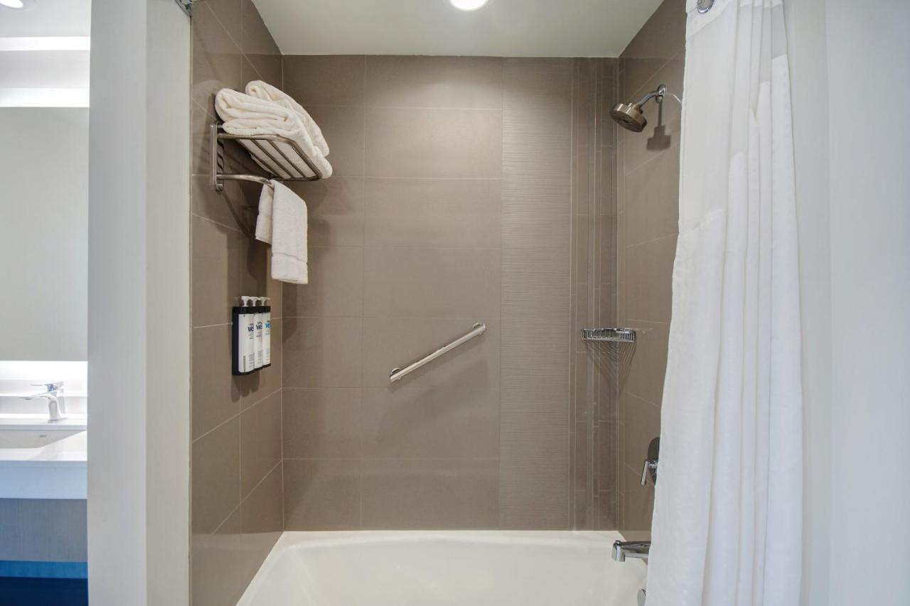 King Room at Hyatt House Mall Of America Msp Airport