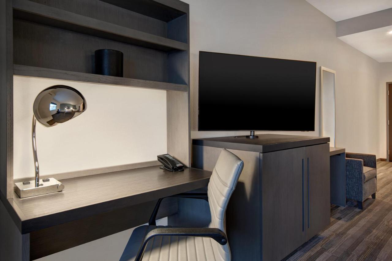 King Room at Hyatt House Mall Of America Msp Airport