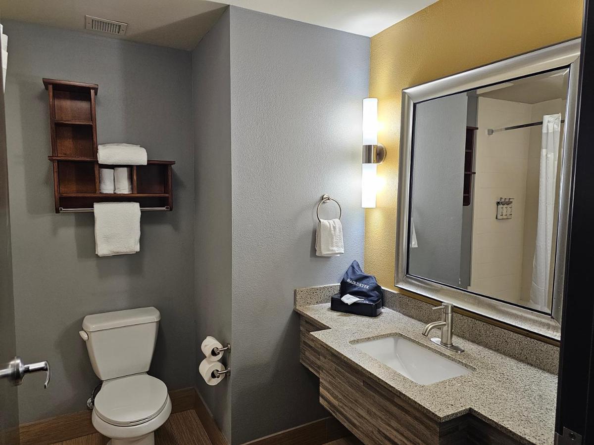 Suite - Mobility Access/Hearing Accessible at Holiday Inn Express & Suites Perry-National Fairground Area, an IHG Hotel