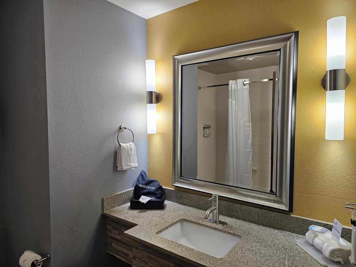 Suite - Mobility Access/Hearing Accessible at Holiday Inn Express & Suites Perry-National Fairground Area, an IHG Hotel