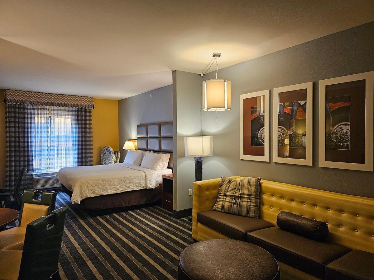 King Suite with Sofa Bed - Non-Smoking at Holiday Inn Express & Suites Perry-National Fairground Area, an IHG Hotel