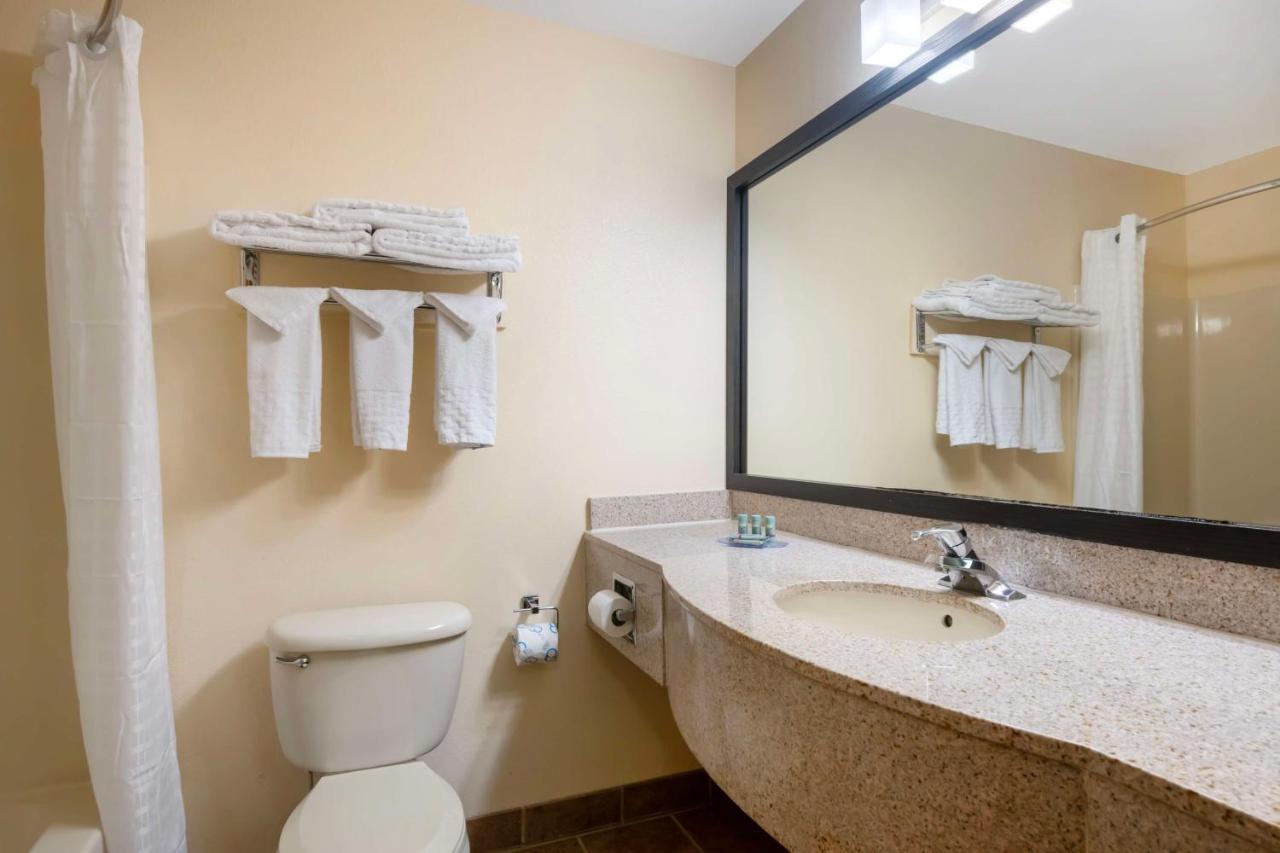Queen Room - Non-Smoking at Best Western Laramie Inn & Suites