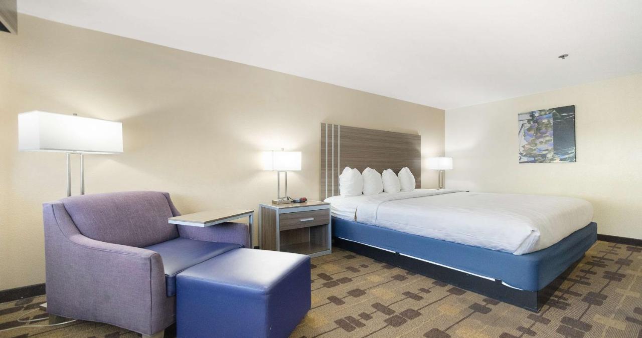 King Room with Fireplace at Best Western Amador Inn