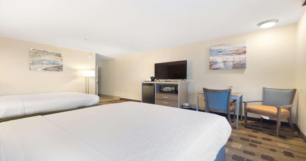 Queen Room with Two Queen Beds at Best Western Amador Inn