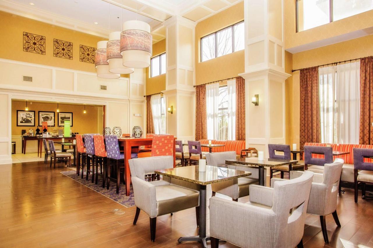 | Hampton Inn & Suites Sevierville at Stadium Drive