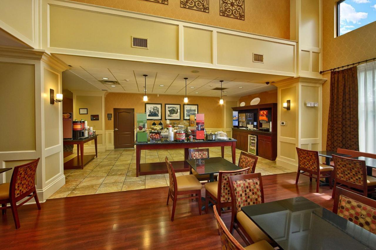 | Hampton Inn & Suites Sevierville at Stadium Drive