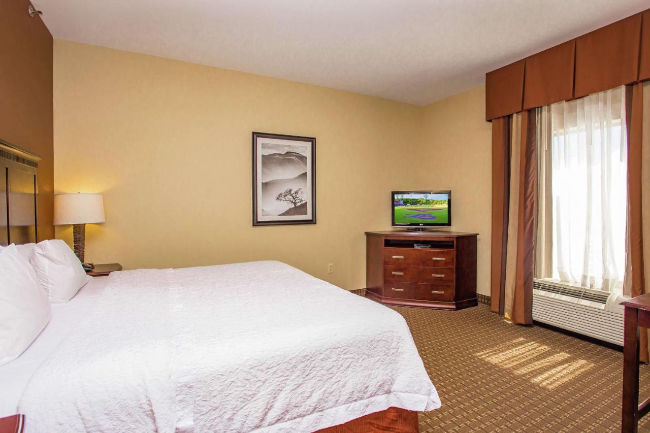 | Hampton Inn & Suites Sevierville at Stadium Drive