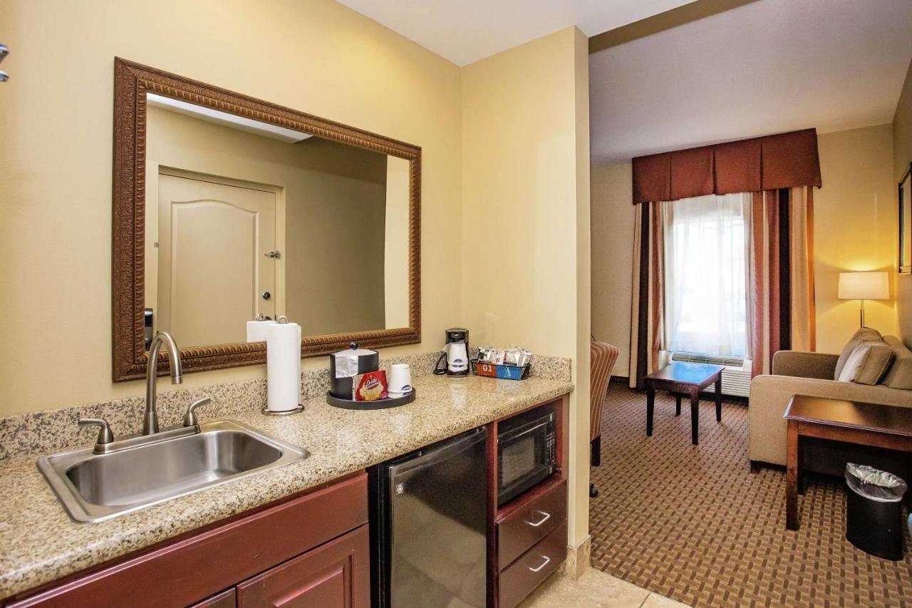 | Hampton Inn & Suites Sevierville at Stadium Drive