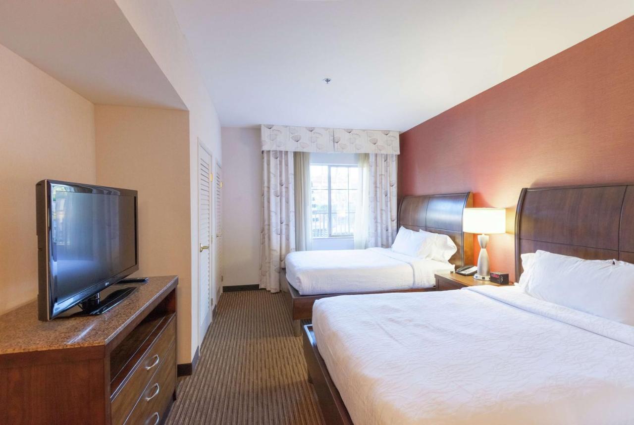 Queen Suite with Sofa Bed and Pool View at Hilton Garden Inn Palm Springs - Rancho Mirage