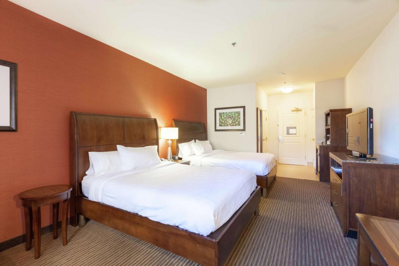 Queen Room with Two Queen Beds - Disability Access at Hilton Garden Inn Palm Springs - Rancho Mirage