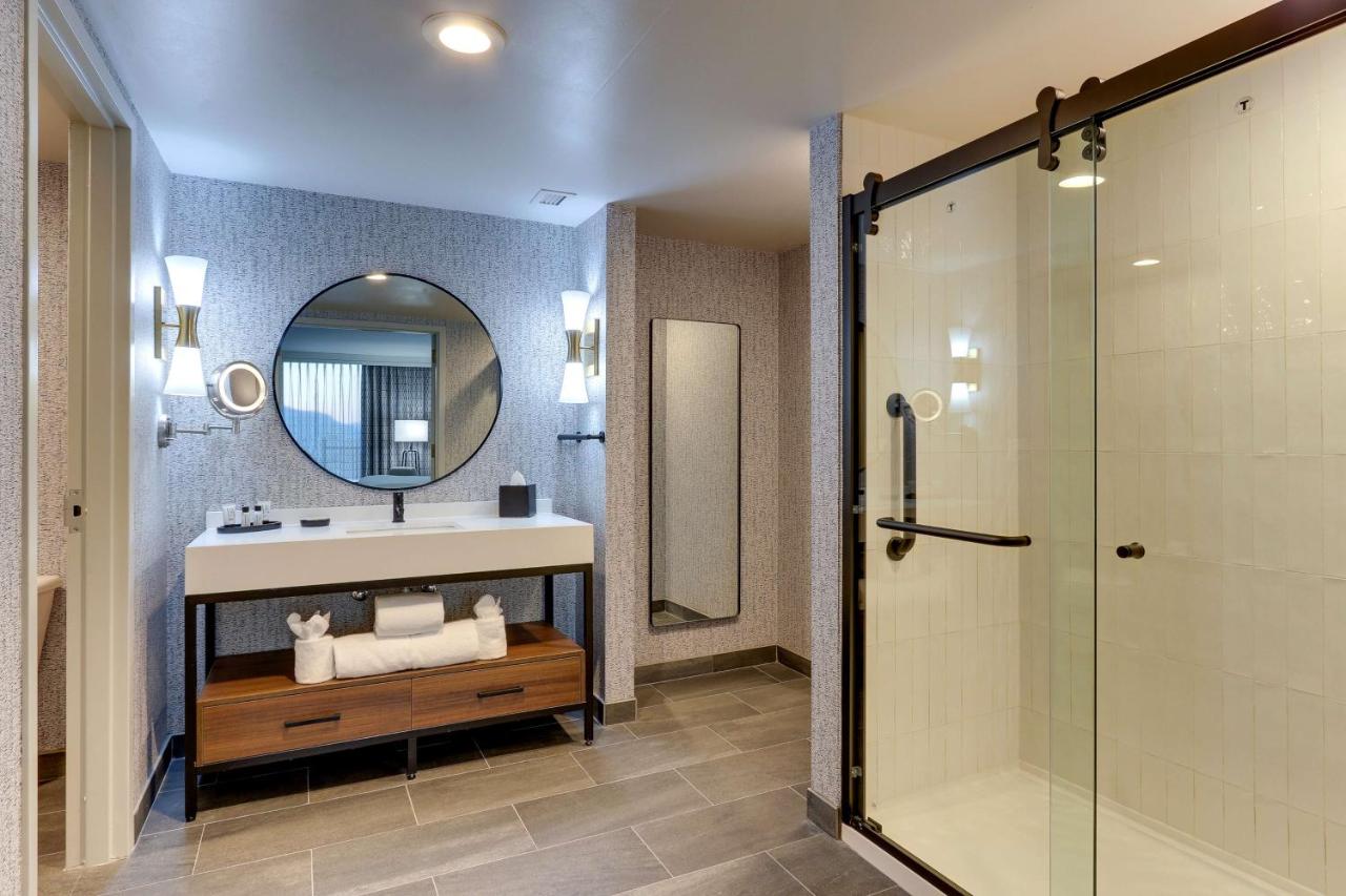 King Suite with Mountain View at The Chattanoogan Hotel, Curio Collection by Hilton