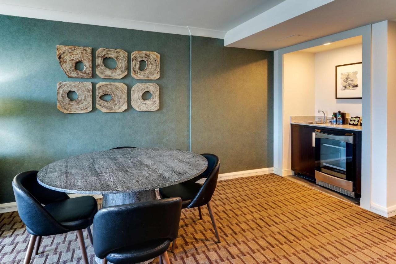 King Suite with Courtyard View at The Chattanoogan Hotel, Curio Collection by Hilton
