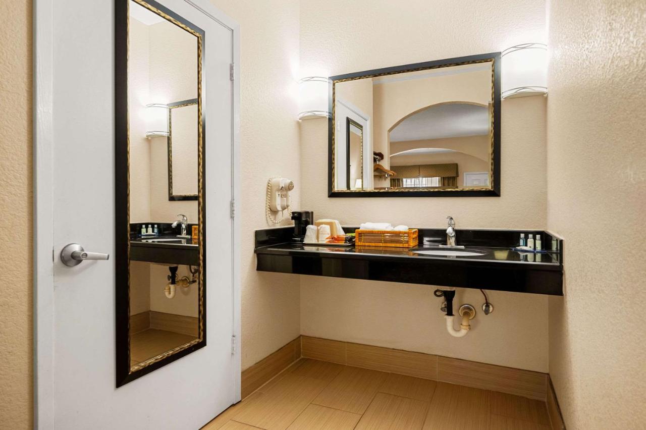 | Best Western Windsor Suites