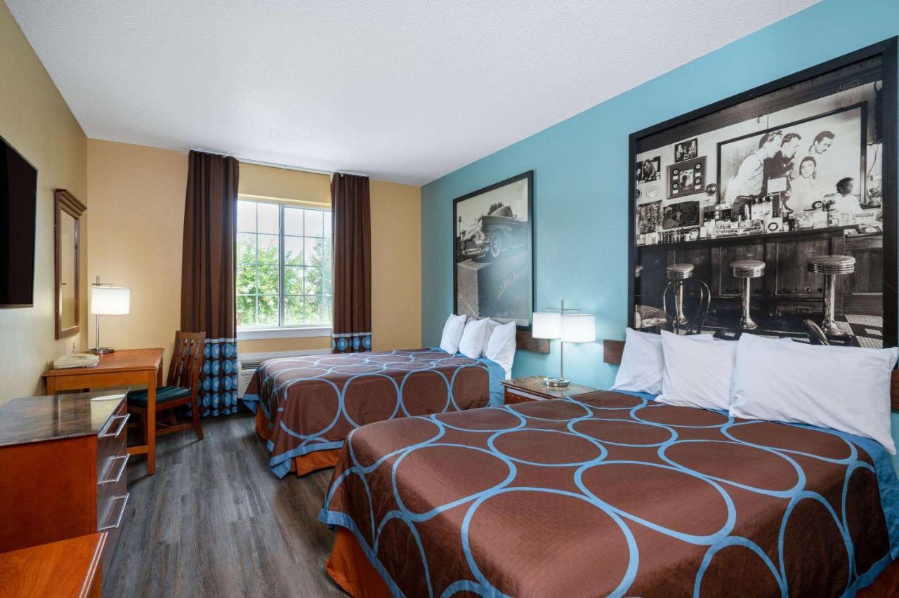Double Room with Two Double Beds - Non-Smoking at Super 8 by Wyndham Salisbury