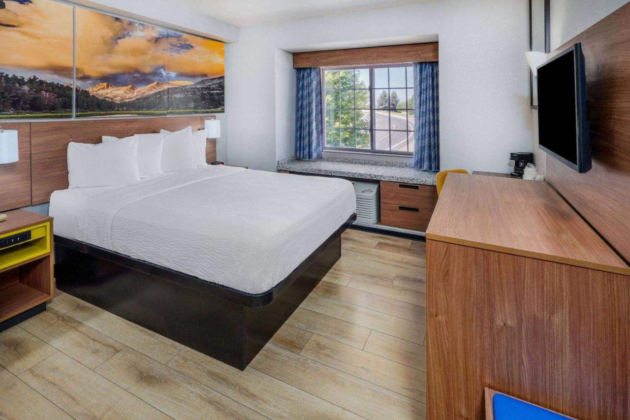 Queen Room - Non-Smoking at Days Inn & Suites by Wyndham Greeley