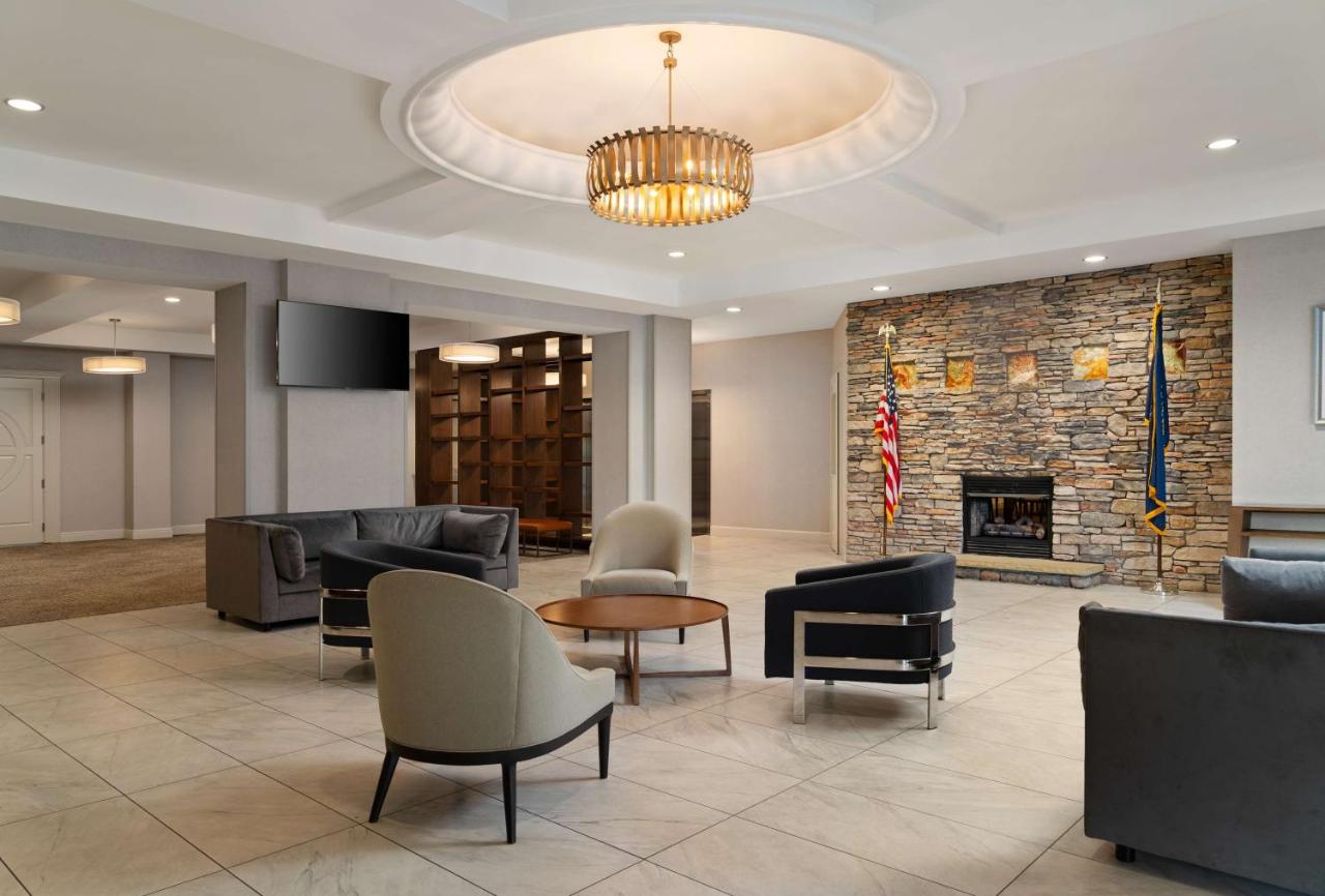 | DoubleTree by Hilton Pittsburgh Airport