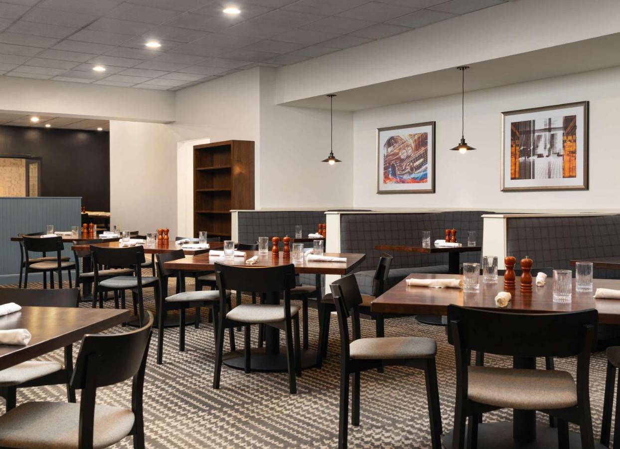 | DoubleTree by Hilton Pittsburgh Airport