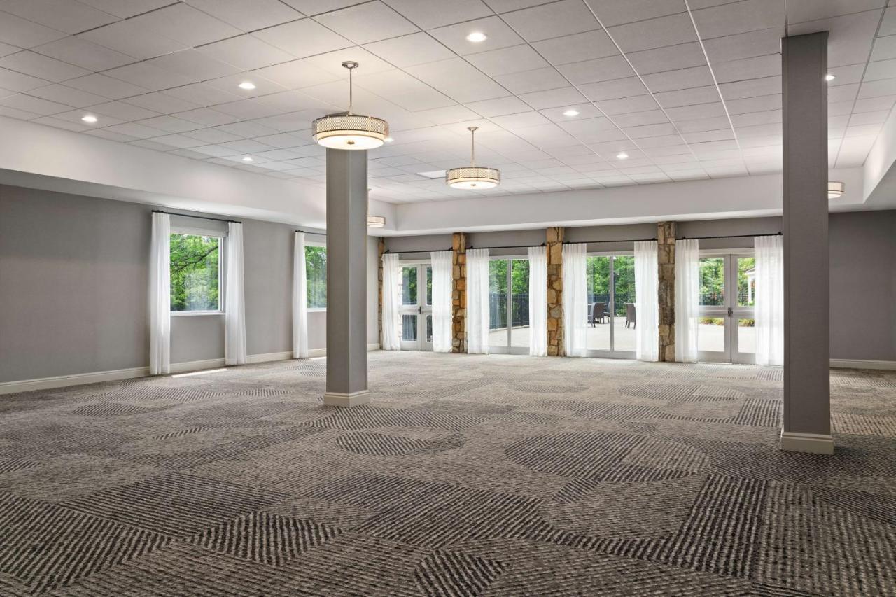 | DoubleTree by Hilton Pittsburgh Airport