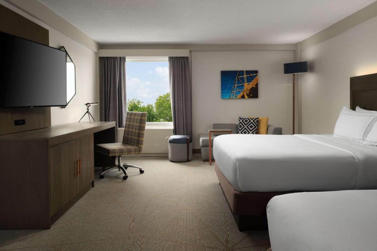 | DoubleTree by Hilton Pittsburgh Airport
