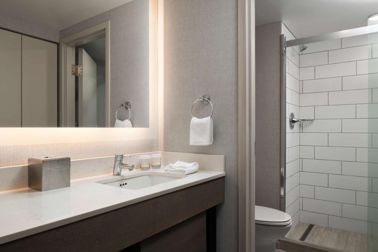 | DoubleTree by Hilton Pittsburgh Airport