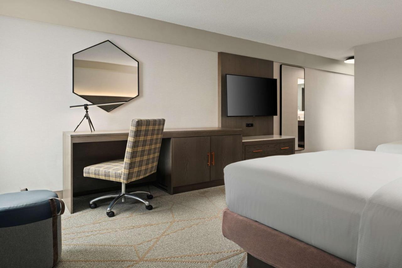 | DoubleTree by Hilton Pittsburgh Airport