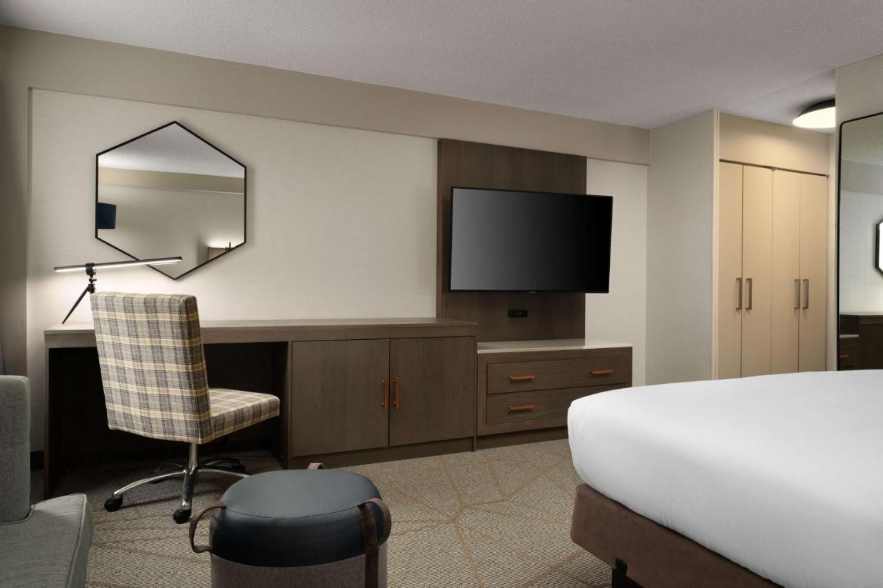 | DoubleTree by Hilton Pittsburgh Airport