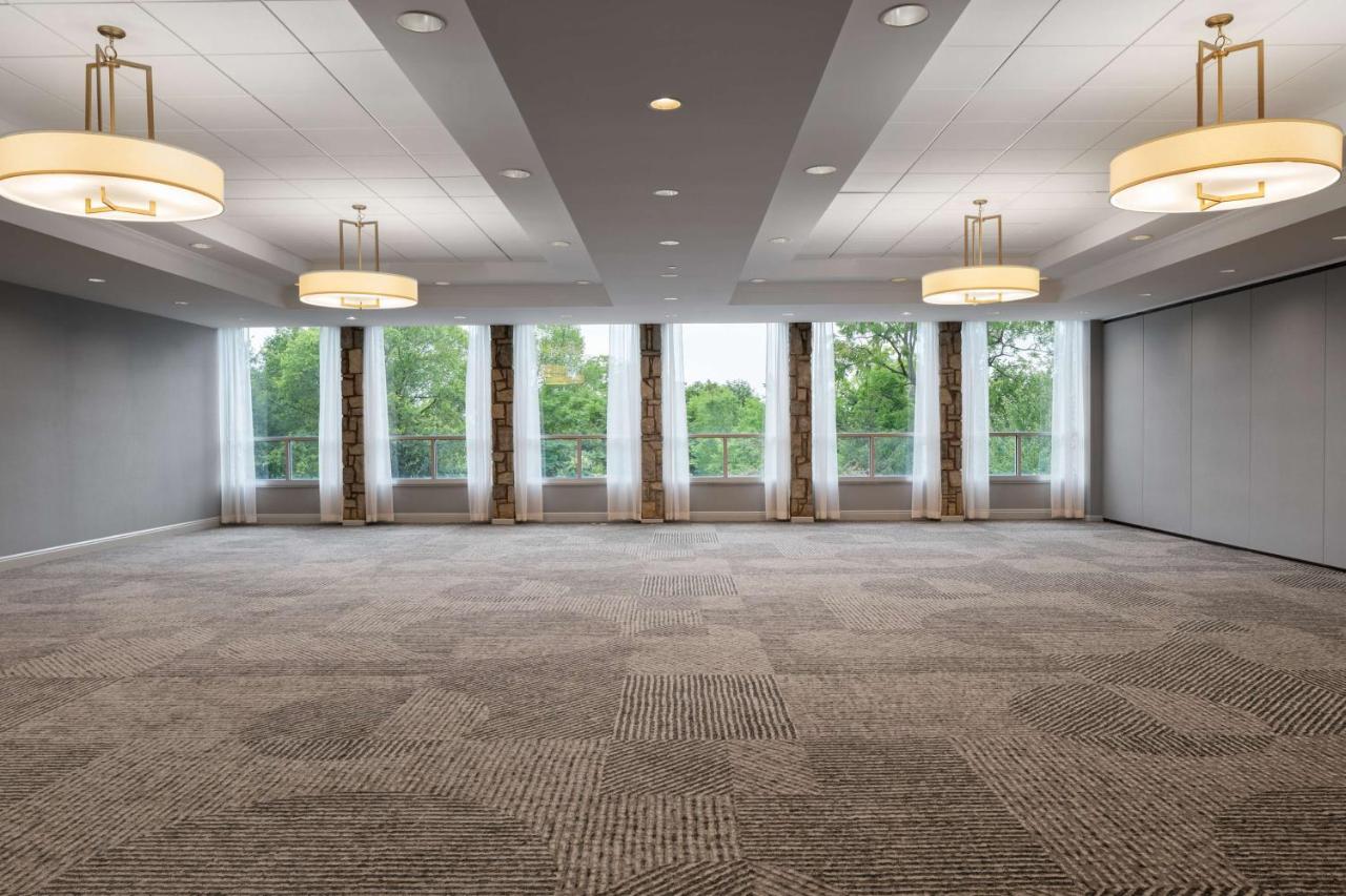 | DoubleTree by Hilton Pittsburgh Airport