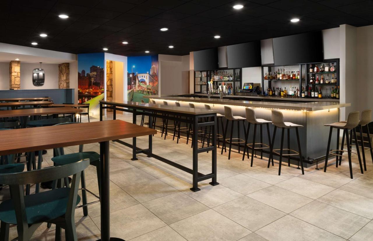 | DoubleTree by Hilton Pittsburgh Airport