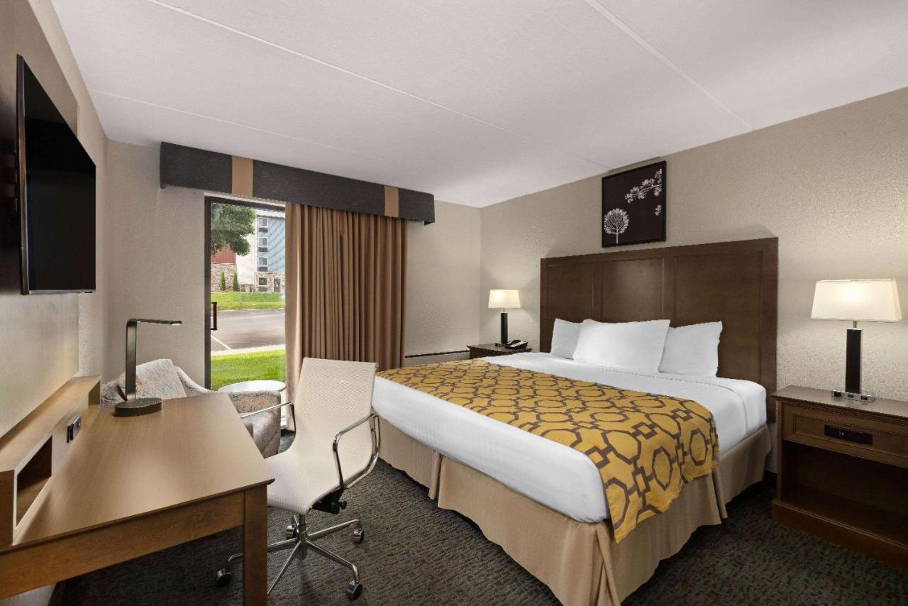 1 King Bed, Luxury Suite, Non-Smoking at Baymont by Wyndham Shakopee