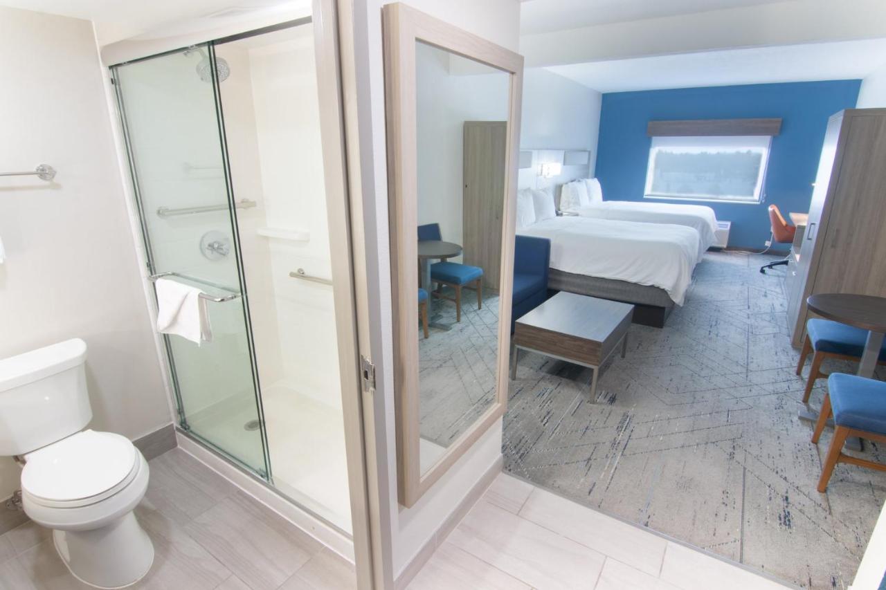Queen Suite with Two Queen Beds at Holiday Inn Express & Suites Ft. Lauderdale Airport West by IHG