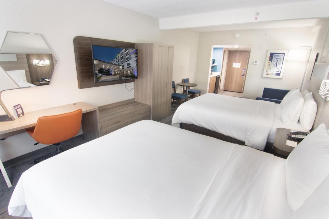 Queen Suite with Two Queen Beds at Holiday Inn Express & Suites Ft. Lauderdale Airport West by IHG