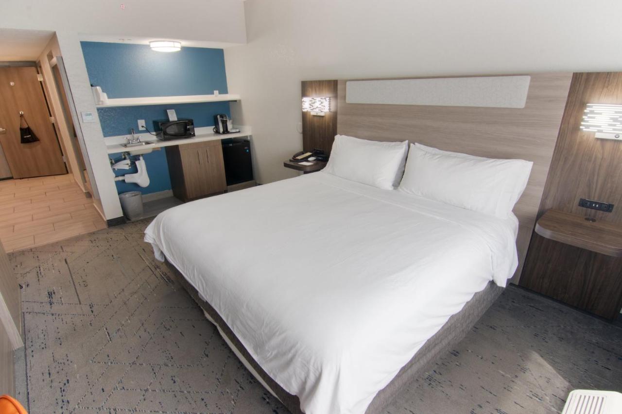 Room Selected at Check-In at Holiday Inn Express & Suites Ft. Lauderdale Airport West by IHG