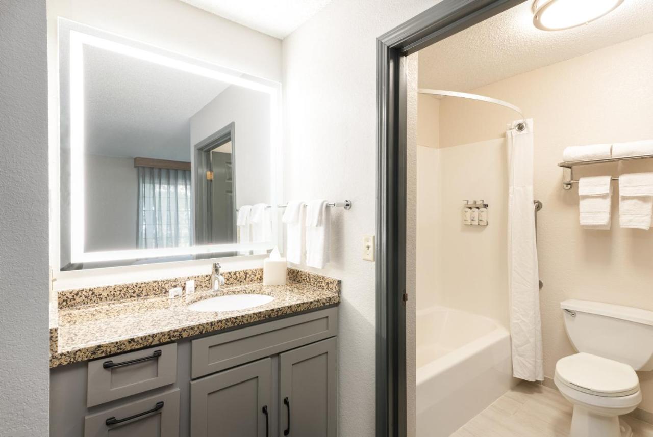 Queen Studio - Non-Smoking at Candlewood Suites Eagan Arpt South - Mall Area by IHG