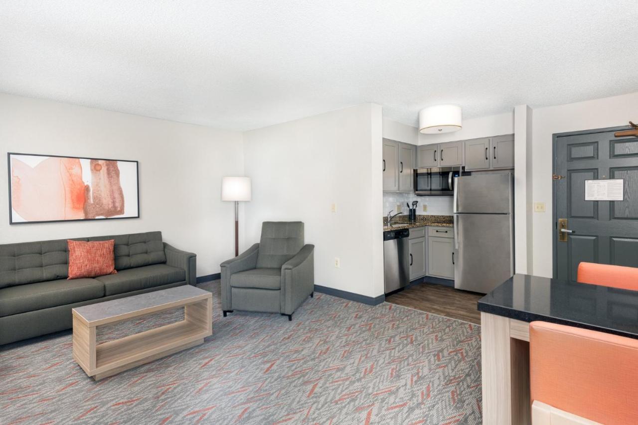 One-Bedroom Queen Suite with Sofa Bed - Non-Smoking at Candlewood Suites Eagan Arpt South - Mall Area by IHG
