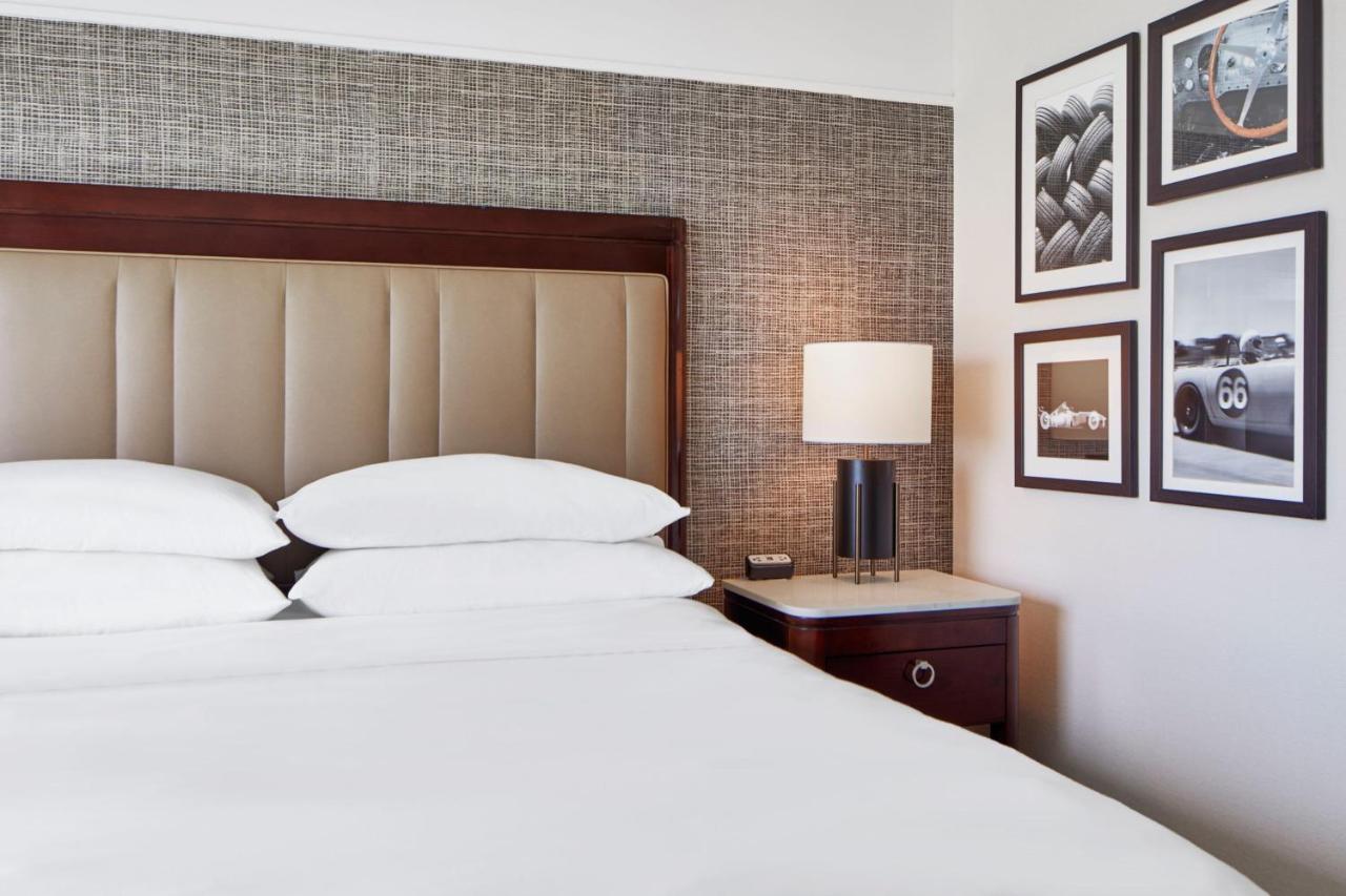 Guest Room, 1 King at Sheraton Indianapolis Hotel at Keystone Crossing